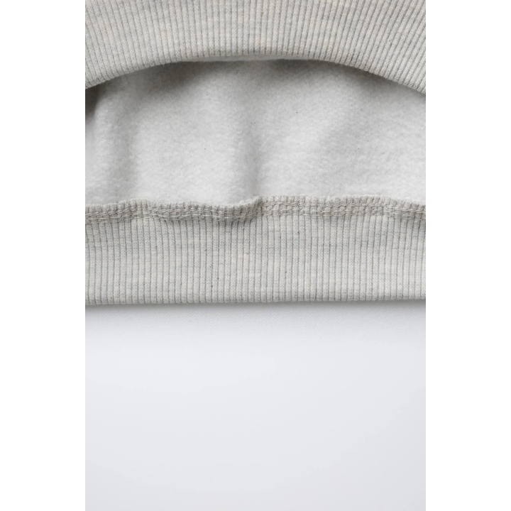 ТОЛСТОВКА В СТИЛЕ VARSITY С АППЛИКАЦИЕЙ ИЗ МАХРОВОЙ ТКАНИ