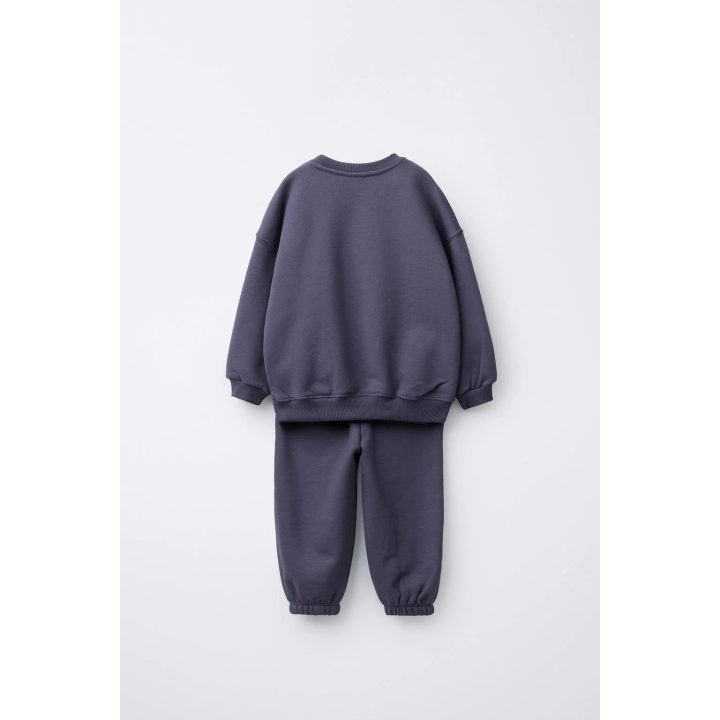 Костюм с вышитым текстовым логотипом и брюками