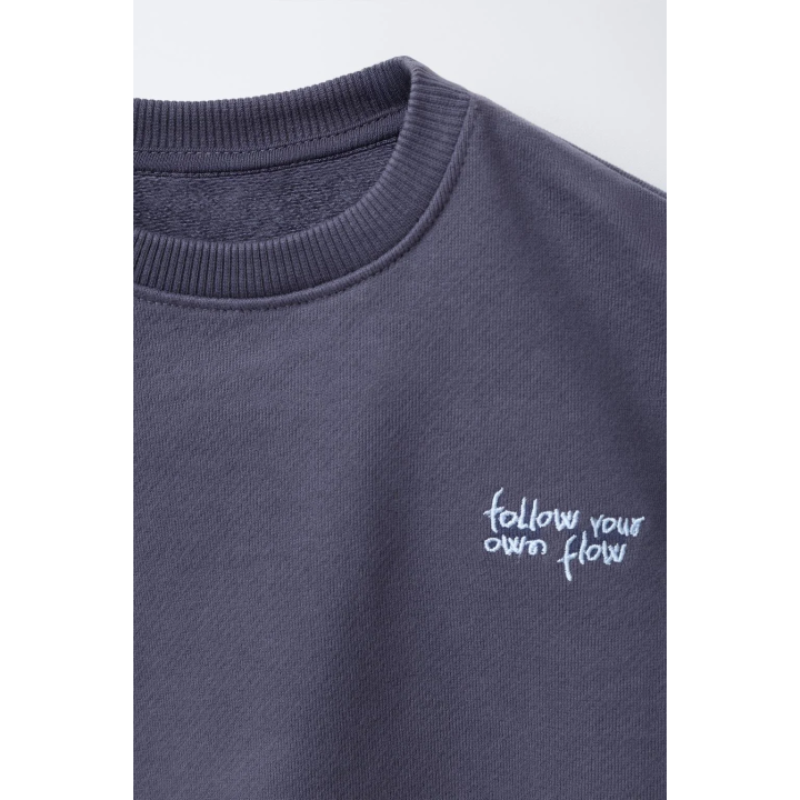 Костюм с вышитым текстовым логотипом и брюками