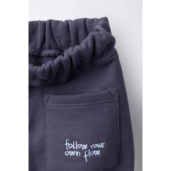 Костюм с вышитым текстовым логотипом и брюками