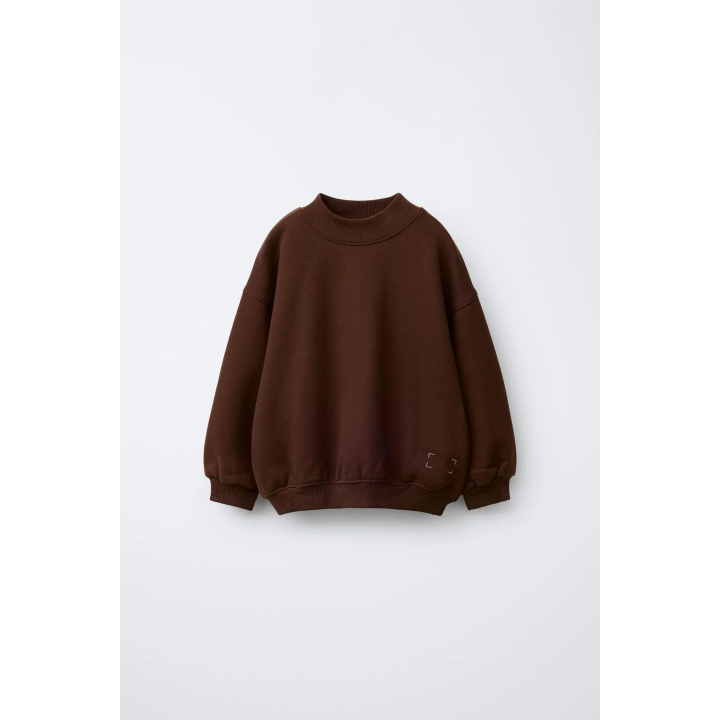 ОДНОТОННАЯ ТОЛСТОВКА С ВОРОТНИКОМ-СТОЙКОЙ