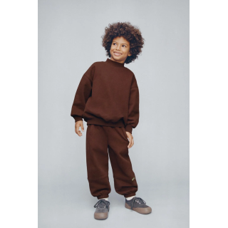 МЯГКИЕ БРЮКИ-ДЖОГГЕРЫ С НАШИВКОЙ