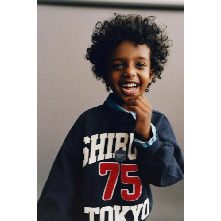 ТОЛСТОВКА С ТЕКСТОМ И НАШИВКОЙ