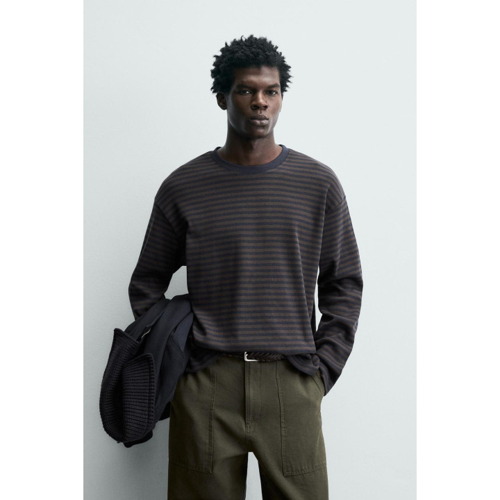 Полосатая футболка с контрастными деталями