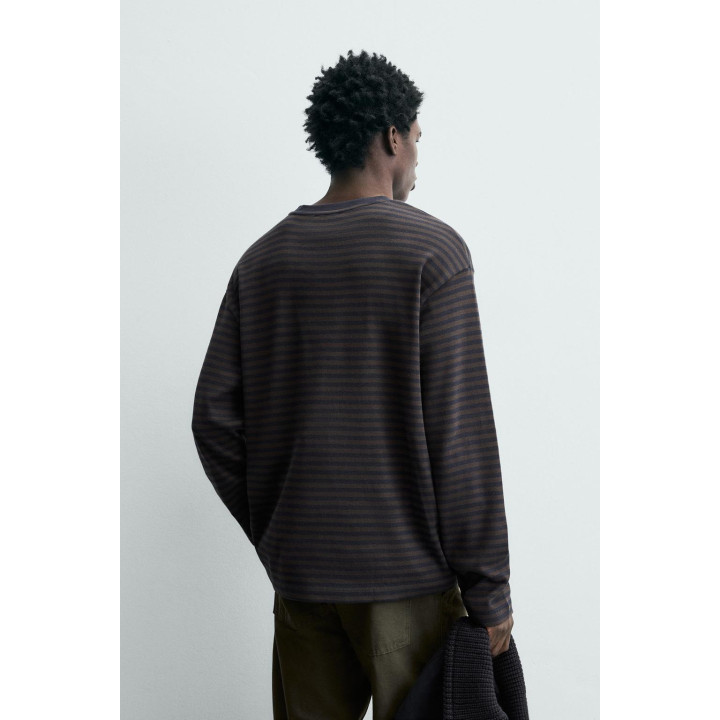 Полосатая футболка с контрастными деталями