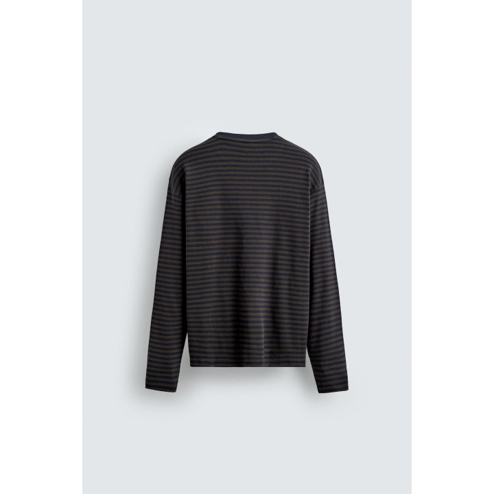 Полосатая футболка с контрастными деталями