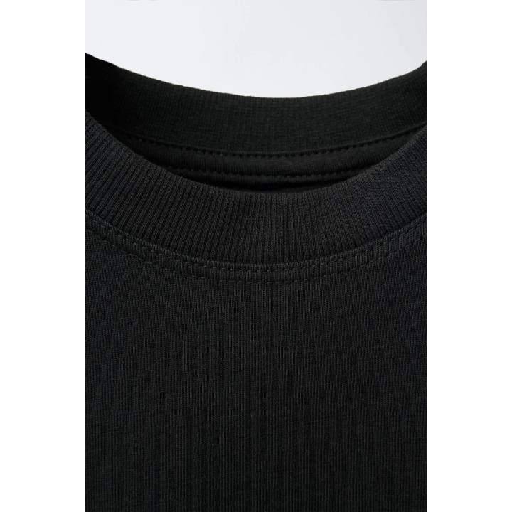 ОДНОТОННАЯ ФУТБОЛКА С КАРМАНОМ