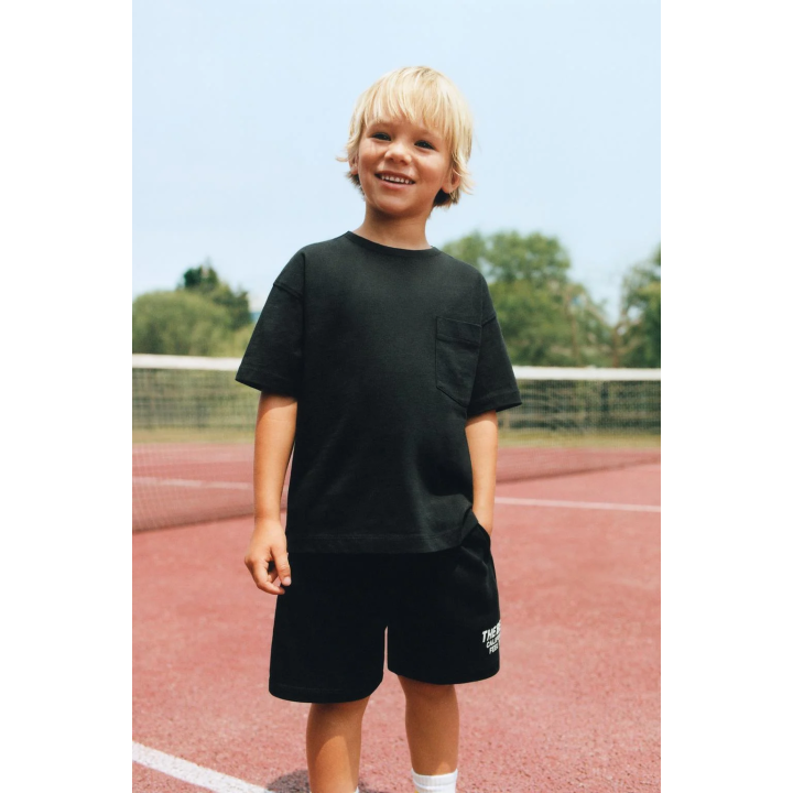 ОДНОТОННАЯ ФУТБОЛКА С КАРМАНОМ