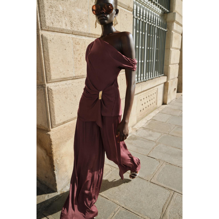 АСИММЕТРИЧНЫЙ ТОП С ФУРНИТУРОЙ