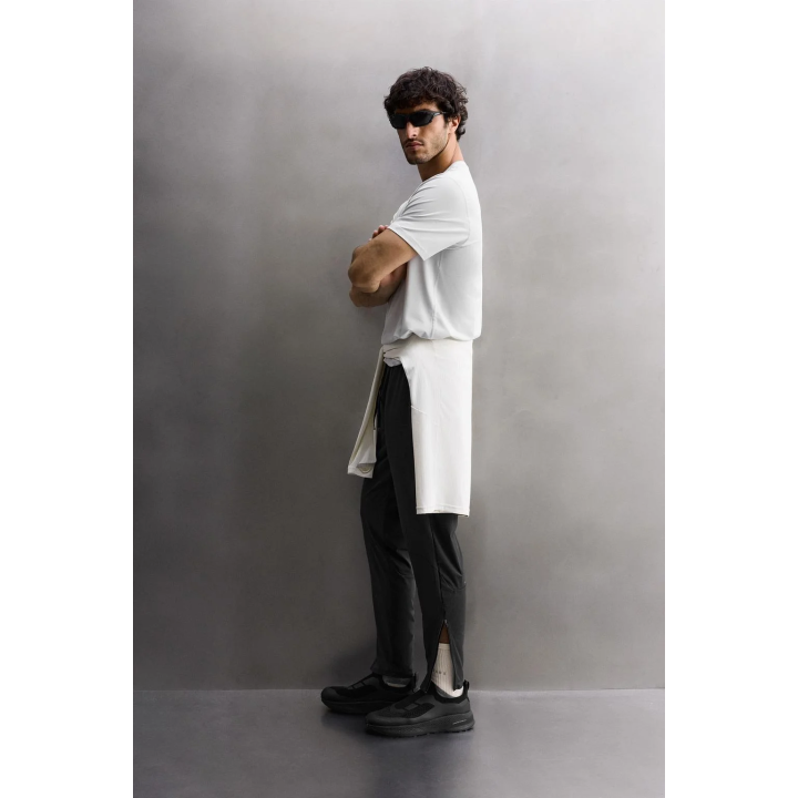 Спортивные брюки в техническом дизайне с цветовыми блоками