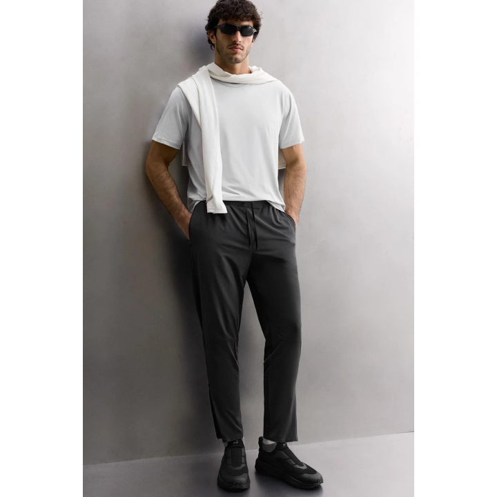 Спортивные брюки в техническом дизайне с цветовыми блоками