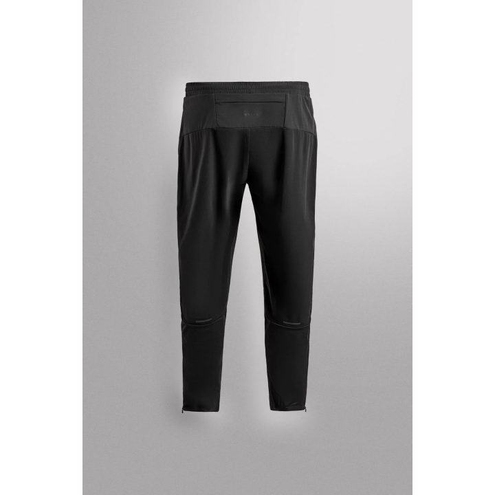 Спортивные брюки в техническом дизайне с цветовыми блоками