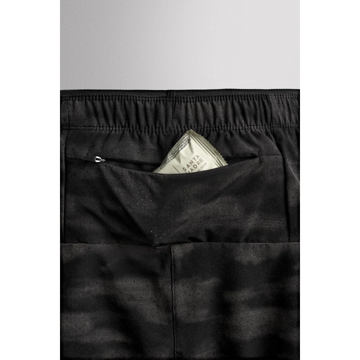 ПЕРФОРИРОВАННЫЕ ШОРТЫ ДЛЯ БЕГА