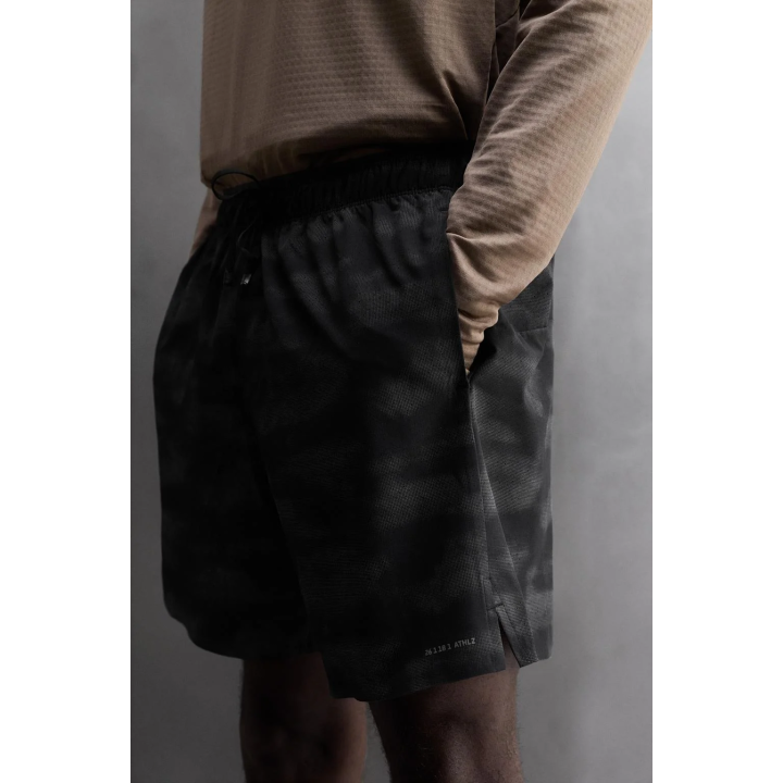 ПЕРФОРИРОВАННЫЕ ШОРТЫ ДЛЯ БЕГА