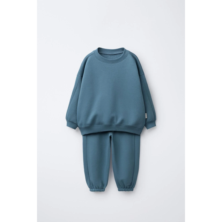 Костюм из джоггеров с обтяжкой и брюками с манжетами