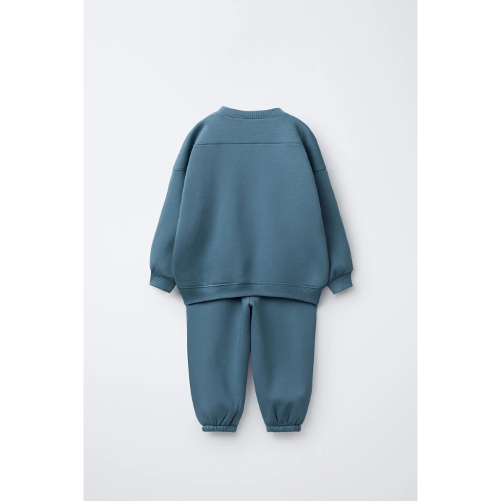 Костюм из джоггеров с обтяжкой и брюками с манжетами