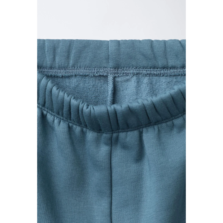 Костюм из джоггеров с обтяжкой и брюками с манжетами