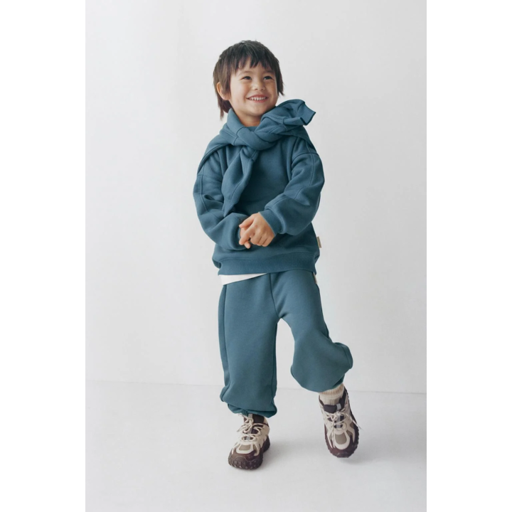 Костюм из джоггеров с обтяжкой и брюками с манжетами