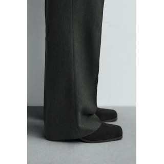 Кожаные сапоги на каблуке из ограниченной коллекции