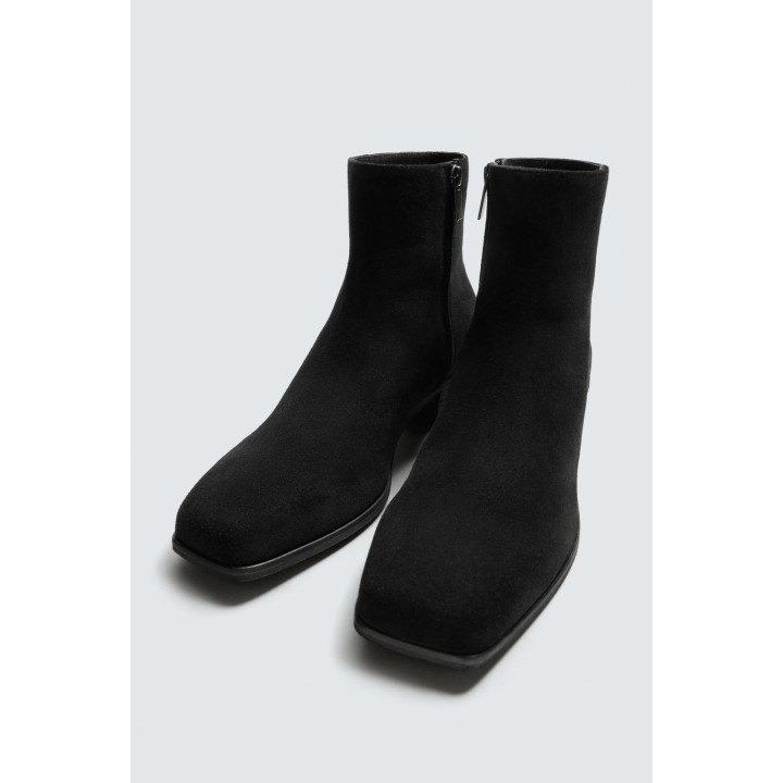 Кожаные сапоги на каблуке из ограниченной коллекции