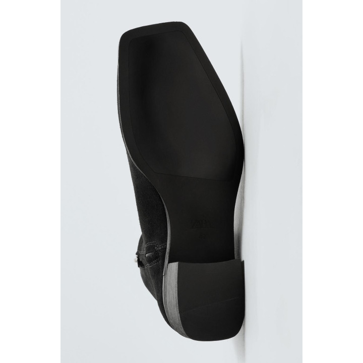 Кожаные сапоги на каблуке из ограниченной коллекции