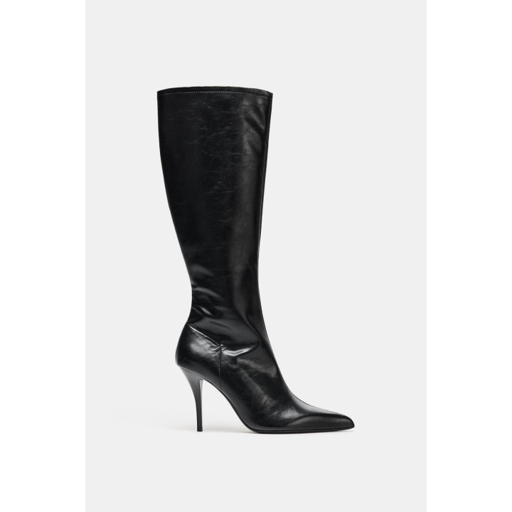 ОБЛЕГАЮЩИЕ САПОГИ НА КАБЛУКЕ