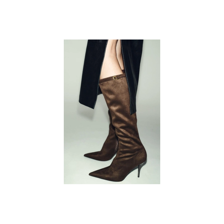 САПОГИ С ПРЯЖКОЙ И КАБЛУКОМ