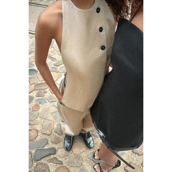 ТОП-ЖИЛЕТ С ОТКРЫТОЙ СПИНОЙ