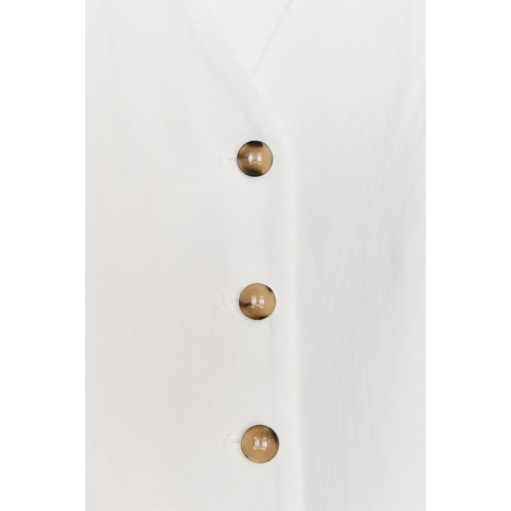 Жилет с вырезами на спине