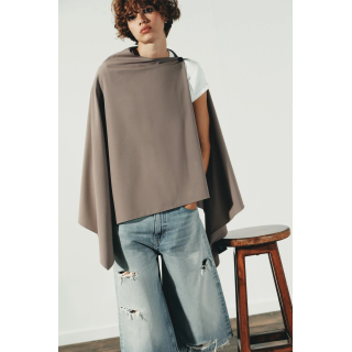 АСИММЕТРИЧНАЯ НАКИДКА С ПУГОВИЦЕЙ