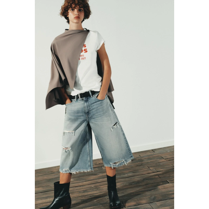 АСИММЕТРИЧНАЯ НАКИДКА С ПУГОВИЦЕЙ