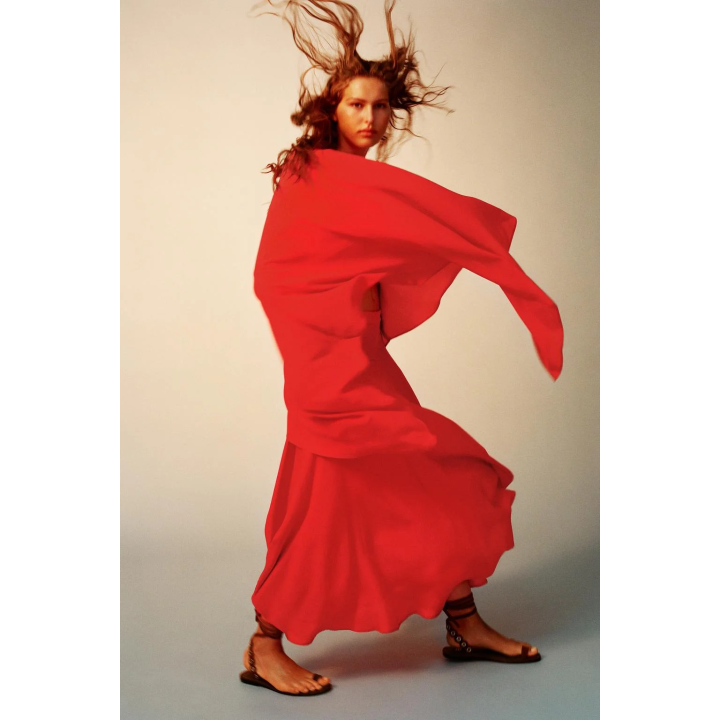 АСИММЕТРИЧНАЯ НАКИДКА ИЗ СТРУЯЩЕЙСЯ ТКАНИ