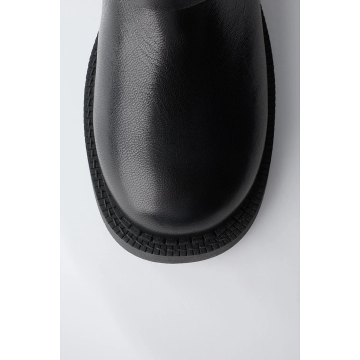 КОЖАНЫЕ БОТИНКИ С ПРЯЖКАМИ