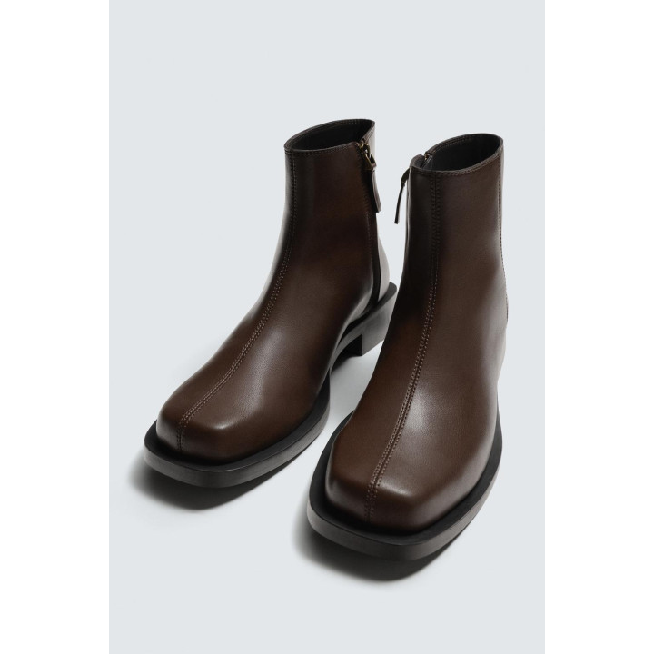 САПОГИ С ДЕКОРАТИВНОЙ СТРОЧКОЙ