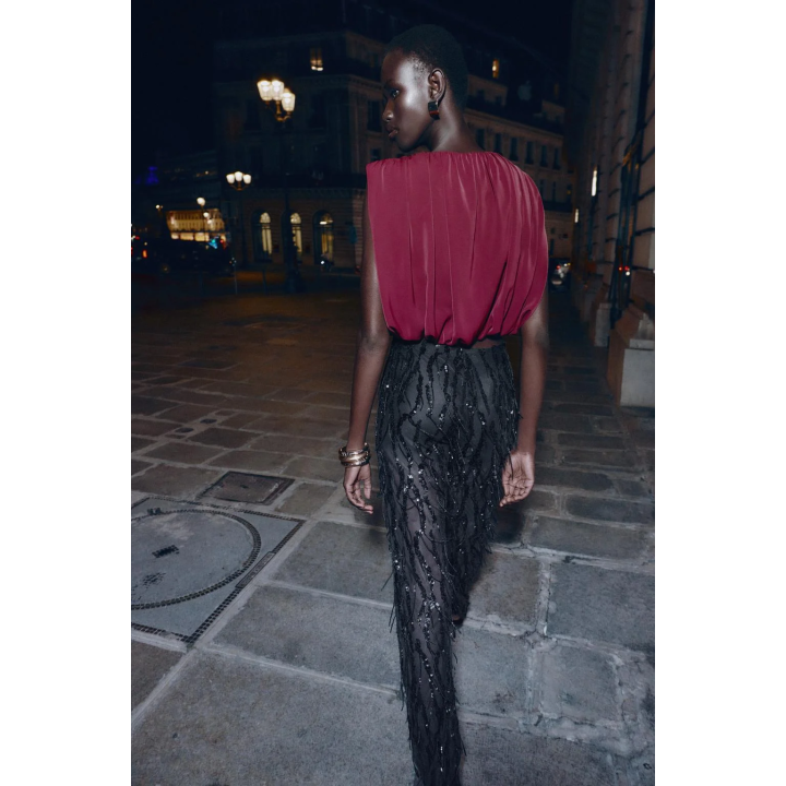 Топ с драпировкой и объемным низом