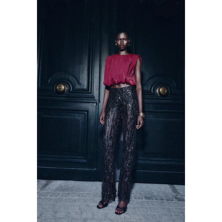 Топ с драпировкой и объемным низом