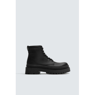 Ботинки на шнуровке с грубой подошвой