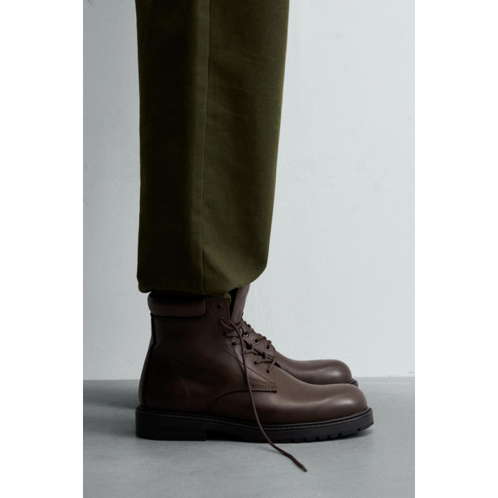 БОТИНКИ СО ШНУРОВКОЙ НА ОБЪЕМНОЙ ПОДОШВЕ