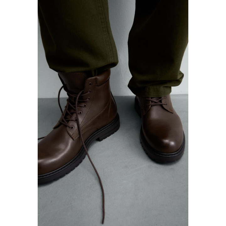 БОТИНКИ СО ШНУРОВКОЙ НА ОБЪЕМНОЙ ПОДОШВЕ