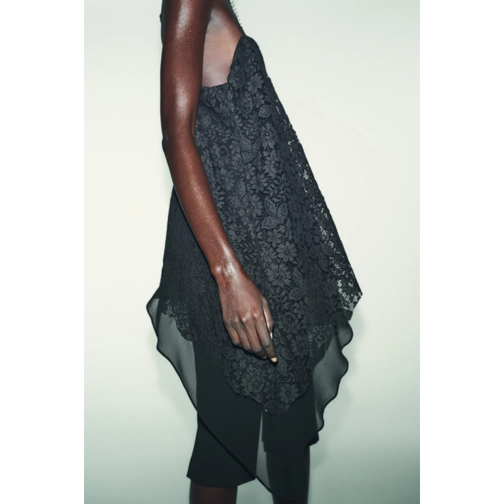 ДЛИННЫЙ АСИММЕТРИЧНЫЙ КРУЖЕВНОЙ ТОП