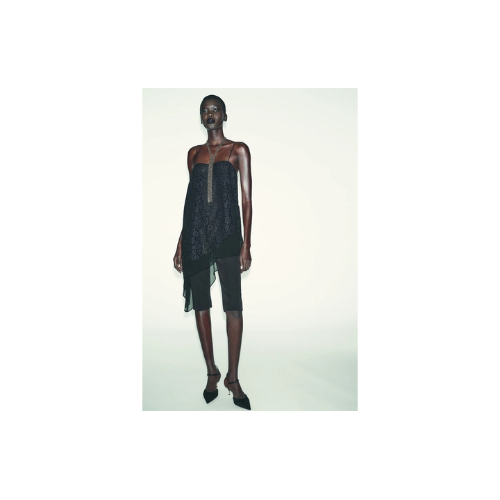 ДЛИННЫЙ АСИММЕТРИЧНЫЙ КРУЖЕВНОЙ ТОП