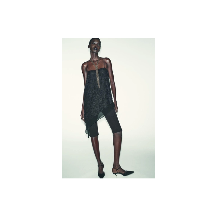 ДЛИННЫЙ АСИММЕТРИЧНЫЙ КРУЖЕВНОЙ ТОП