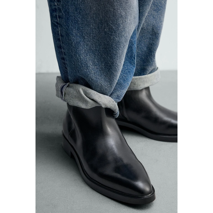 Кожаные сапоги на каблуке