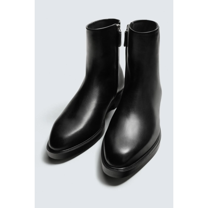 Кожаные сапоги на каблуке