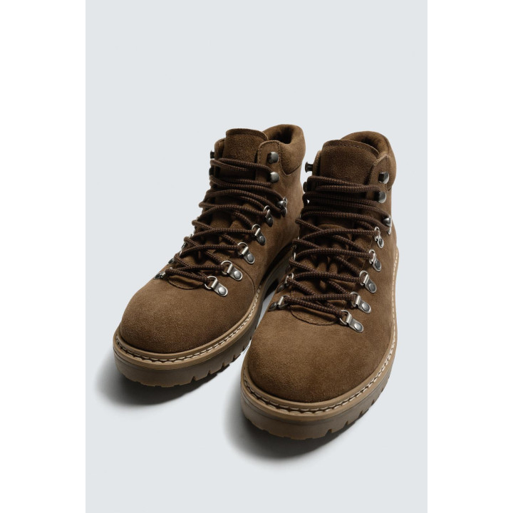 КОЖАНЫЕ БОТИНКИ НА ОБЪЕМНОЙ ПОДОШВЕ