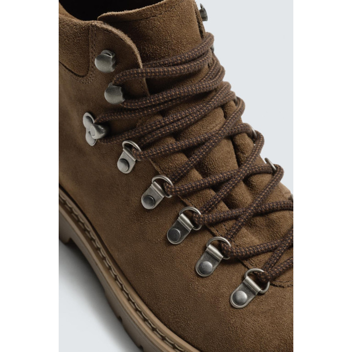 КОЖАНЫЕ БОТИНКИ НА ОБЪЕМНОЙ ПОДОШВЕ