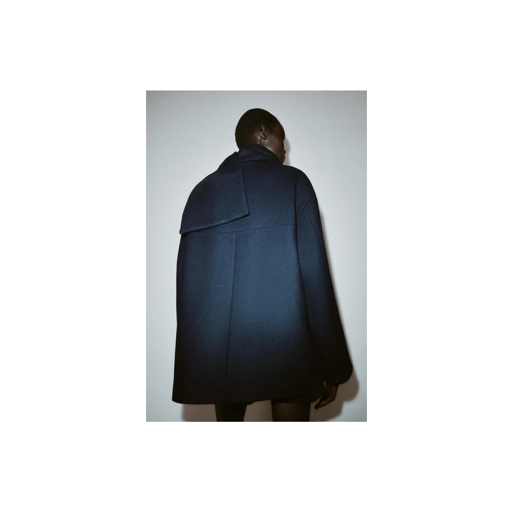 КОРОТКОЕ ПАЛЬТО ИЗ СМЕСОВОЙ ШЕРСТИ С ШАРФОМ