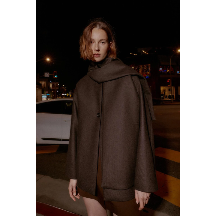 КОРОТКОЕ ПАЛЬТО ИЗ СМЕСОВОЙ ШЕРСТИ С ШАРФОМ