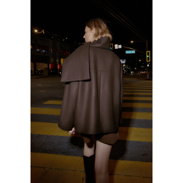 КОРОТКОЕ ПАЛЬТО ИЗ СМЕСОВОЙ ШЕРСТИ С ШАРФОМ