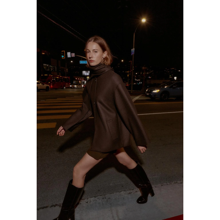 КОРОТКОЕ ПАЛЬТО ИЗ СМЕСОВОЙ ШЕРСТИ С ШАРФОМ